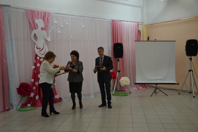 Ирина Крысина поздравила Иванковскую школу с юбилеем
