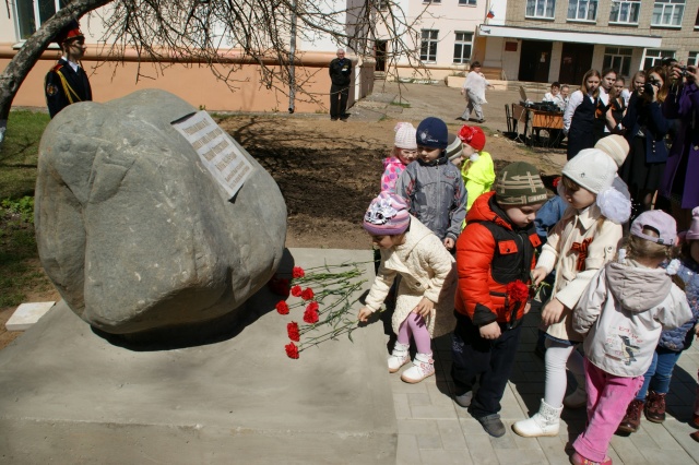 В областном центре открыли памятный знак ивановцам-участникам Великой Отечественной войны