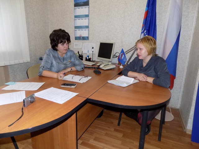 Анна Малышкина провела депутатский день в Комсомольском районе