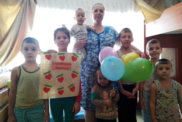 Николай Корчагин провел ряд мероприятий, посвященных Дню матери