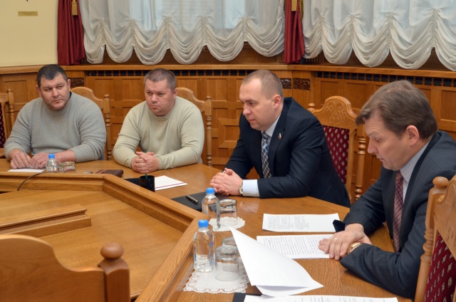 Дмитрий Шелякин провел встречу с представителями служб такси 