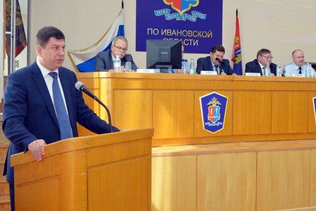 Виктор Смирнов адресовал полицейским предложения депутатов 