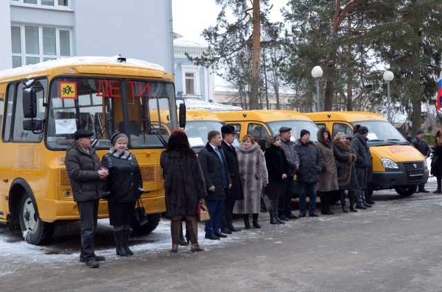 Новые школьные автобусы переданы в четыре района Ивановской области