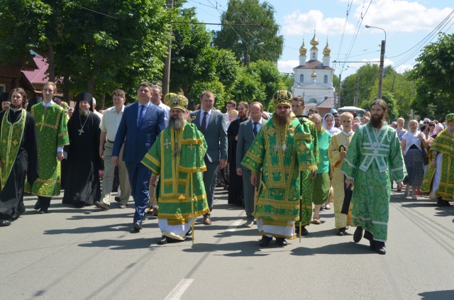 Виктор Смирнов принял участие в Крестном ходе