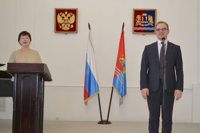  Михаил Кизеев поздравил работников ЗАГСа с профессиональным праздником
