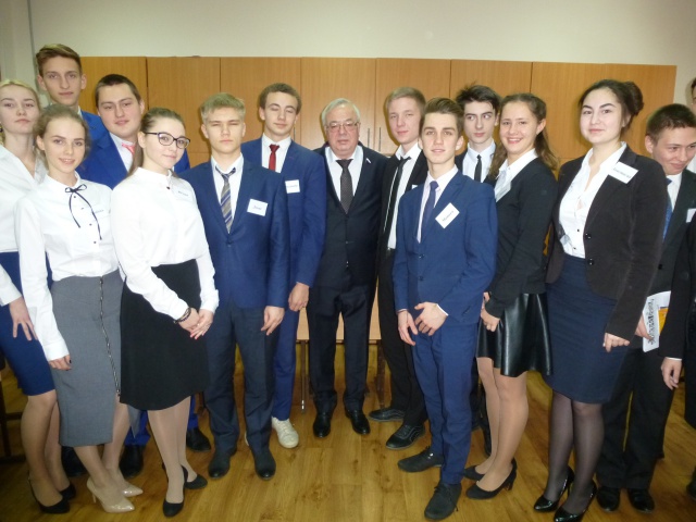 Сенатор Владимир Бочков провел урок истории в ивановском лицее