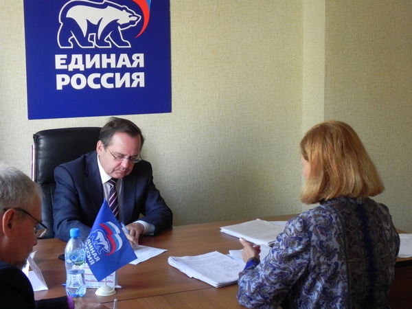 Анатолий Буров провел прием граждан в Вичуге