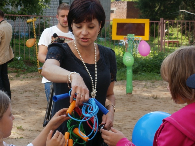 Ирина Виноградова приняла участие в открытии детской площадки