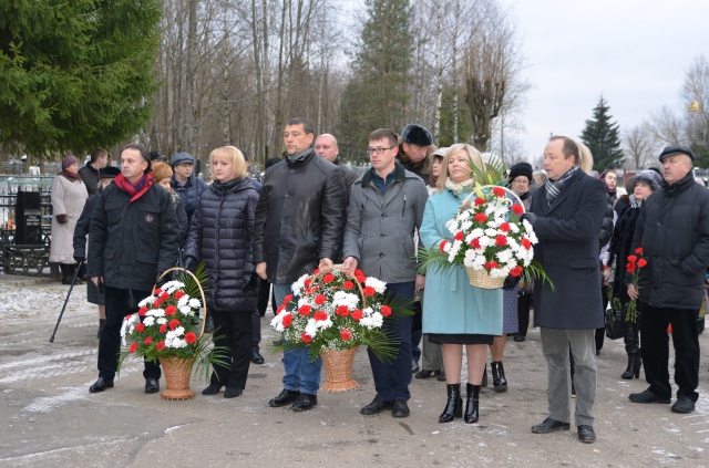 Областные власти почтили память жертв политических репрессий