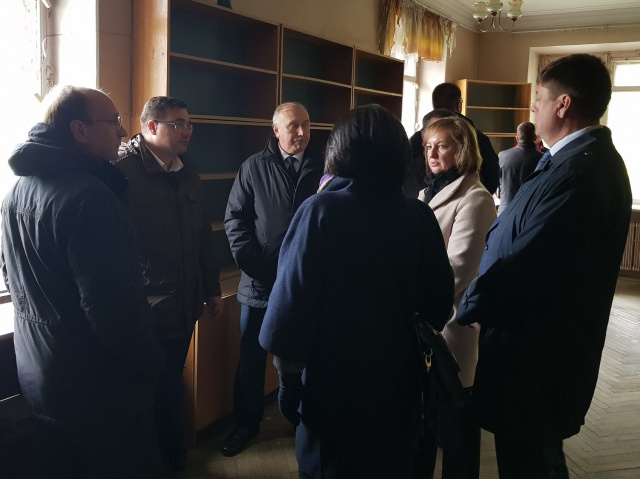 Виктор Торопов провел рабочий день в округе