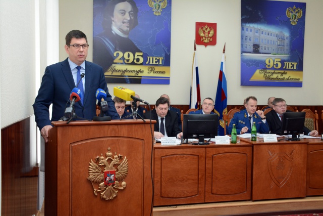 Виктор Смирнов поблагодарил прокуроров за эффективность деятельности по защите прав граждан в сфере ЖКХ
