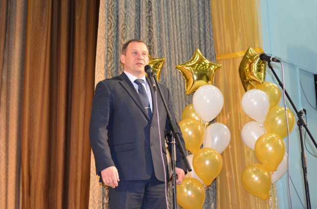 Александр Шаботинский поздравил школу №11 с юбилеем