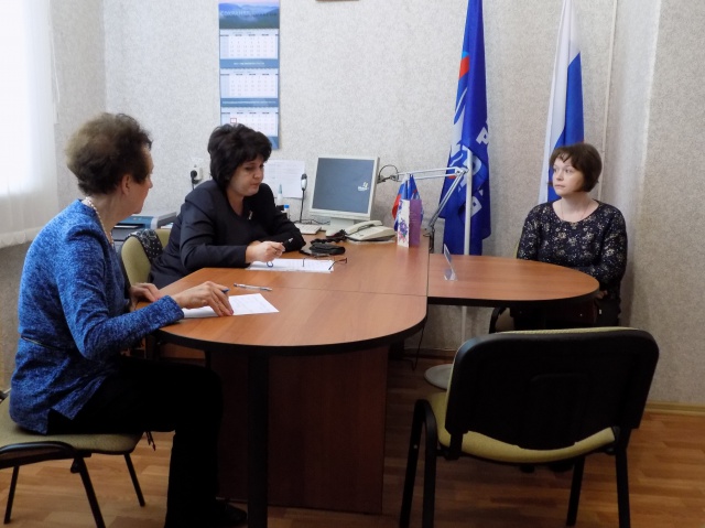 Анна Малышкина провела рабочий день в Комсомольском районе