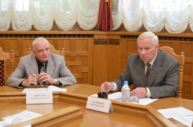 В областной Думе продолжается подготовка к пленарному заседанию