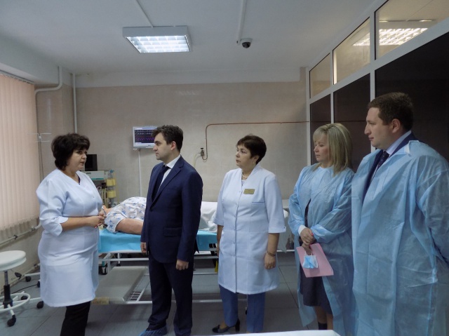 Анна Малышкина познакомила главу региона с работой Ивановского НИИ материнства и детства