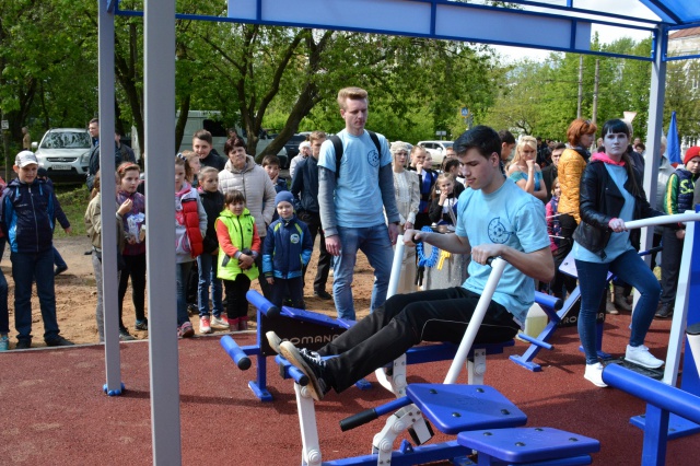 В Иванове открылся комплекс спортивных уличных тренажеров
