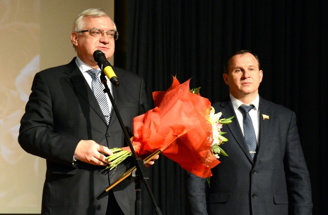 Депутаты регионального парламента поздравили коллектив ивановской средней школы №43 с юбилеем