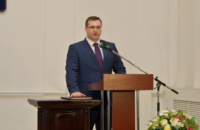 Владимир Шарыпов официально вступил в должность главы областного центра